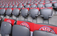 FUSSBALL DFB POKAL  Saison 2012/2013: Pappklatschen in der Allianz Arena