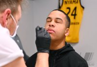 Basketball 2. Bundesliga  20/21: Mirjan Broening (Tigers) beim Covid-19 Schnelltest