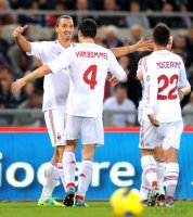 FUSSBALL SERIE A:  Zlatan Ibrahimovic , Mark Van Bommel, Antonio Nocerino (v. li., AC Mailand)