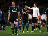 Fussball CHL  Saison 2010/2011:  Enttaeuschung, Edu, Torwart Manuel Neuer (v.li., FC Schalke 04)