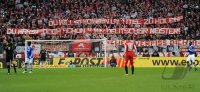 Fussball DFB Pokal 10/11 : FC BAYERN Fankurve mit einem BANNER, gegen Torwart Manuel Neuer (FC Schalke 04)  FUER Thomas Kraft (FC Bayern Muenchen) , DU WILLST KOMMEN UM TITEL ZU HOLEN DU WARST DOCH SCHON 4 MIN MEISTER