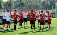 Fussball 1. Bundesliga:  Trainer Jupp Heynckes mit dem Team  (FC Bayern Muenchen)