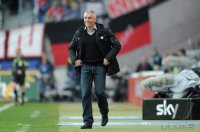 Fussball 1. Bundesliga  Saison 2010/2011:  Trainer Mirko Slomka (Hannover 96)
