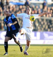 FUSSBALL SERIE A:  Ferri Michele (li, Atalanta) gegen (Zlatan Ibrahimovic (re, AC Mailand)