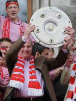 Fussball 1. Bundesliga :  JUBEL  Praesident Uli Hoeness (FC Bayern Muenchen)