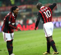 Fussball  SERIE A SAISON 2009/2010 Clarence Seedorf  mit Ronaldinho  (Milan)