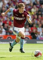 Fussball Barclays Premiership: Aston Villa, DAVIS