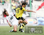 Fussball 1. Bundesliga: Moenchengladbach- Dortmund, Zweikampf