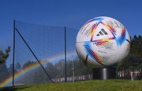 Uebergrossser Adidas WM Ball 2022 Al Rihla am Home of FIFA in Zuerich
