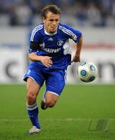 FUSSBALL, 1. BUNDESLIGA, 13. Spieltag: Schalke, RAFINHA Einzelaktion