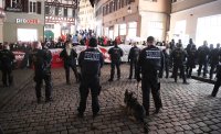 Grosses Polizeiaufgebot bei einer Demo in der Tuebinger Altstadt
