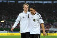 Fussball International EM 2012 Qualifikationsspiel: Andre SCHUERRLE , Mesut OEZIL (v. li., Deutschland)