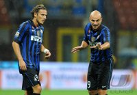 FUSSBALL SERIE A:  Diego Forlan , Esteban Cambiasso (v. li., Inter Mailand)