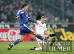 Fussball 1. Bundesliga: Gladbach - Schalke, Zweikampf