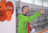 Oberbuergermeister Palmer nimmt die Radgarage am Tuebinger Hauptbahnhof in Betrieb