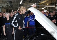 Fussball/ GES/  DFB Team im Mercedes-Benz Werk Bremen, 27.02.2012