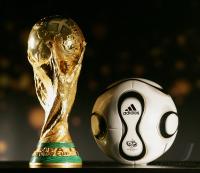 Fussball  WM Pokal mit WM 2006Ball