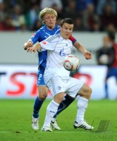 Fussball 1. Bundesliga : Andreas Beck (li, TSG 1899 Hoffenheim) gegen Alexander Baumjohann (re, FC Schalke 04)