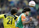 Fussball 1. Bundesliga: Dortmund - Bremen, Zweikampf