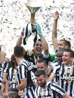 FUSSBALL SERIE A 13/14: Meister Juventus Turin