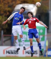 Fussball 3. Bundesliga : Sebastian Haehnge (li, FC Carl Zeiss Jena) gegen Robert Zillner (re, Unterhaching)