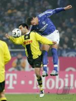 Fussball 1. Bundesliga: Schalke - Dortmund, Zweikampf