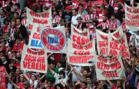 Fussball 1. Bundesliga : FC Bayern Fankurve mit Banner, NEUER NUR ZU BESUCH, Torwart Manuel Neuer (FC Schalke 04)  NUMMER EINS THOMAS KRAFT (FC BAYERN MUENCHEN)