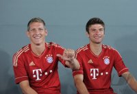 Fussball 1. Bundesliga 2010/2011: Bastian Schweinsteiger (FC Bayern Muenchen) und Thomas Mueller (FC ayern Muenchen)