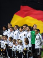 Fussball International EM 2012-Qualifikation:  Sami KHEDIRA , Per MERTESACKER, Toni KROOS, Holger BADSTUBER , Miroslav KLOSE, Heiko WESTERMANN, Thomas MUELLER, Manuel NEUER, Philipp Lahm (v.li., Deutschland)