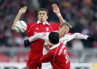 Fussball 1. Bundesliga: Stuttgart - Bayern, Zweikampf