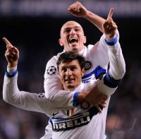 FUSSBALL  International CHL 09/10  : Jubel Javier Zanetti mit  Esteban Cambiasso (Inter)