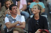 Fussball 1. Bundesliga, Saison 2011/2012:  Roy Makaay mit seiner Frau Joyce auf der Tribuene