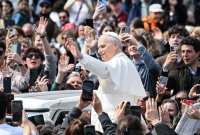Papst Leo XIV. am Palmsonntag auf dem Petersplatz