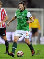 FUSSBALL, EUROPA LEAGUE GRUPPENPHASE: Bremen FRINGS am Ball