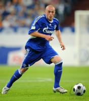 Fussball 1. Bundesliga, FC Schalke 04: PANDER Einzelaktion am Ball