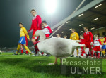 Fussball 2. Bundesliga: Oberhausen - Karlsruhe, Maskottchen Luzy