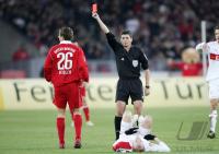 Fussball 1. Bundesliga: Stuttgart - Bayern, Rot fuer Deisler