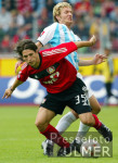 Fussball 1. Bundesliga: Leverkusen - 60 Muenchen, Zweikampf