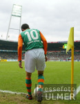 Fussball 1. Bundesliga: SVW, MICOUD fuehrt Ecke aus