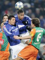 Fussball 1. Bundesliga: Schalke - Bremen, Zweikampf