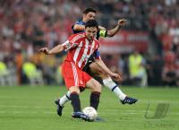Fussball Champions League Finale: Mark van Bommel (vorne, FCB) gegen Javier Zanetti (hinten, Inter)