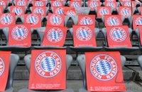 FUSSBALL INTERNATIONAL  CHL HALBFFINALE 11/12:  Tafel mit dem FCB Logo in der Allianz Arena