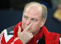 Fussball 1. Bundesliga: Bayern, HOENESS