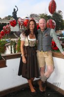 FUSSBALL 1. BUNDESLIGA 14/15:  FC Bayern Muenchen besucht das Oktoberfest