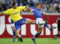 Fussball 1. Bundesliga: Schalke - Berlin, Zweikampf