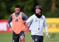 Fussball Training Deutsche Nationalmannschaft in Stuttgart: Trainer Joachim Loew (Deutschland)