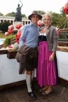 FUSSBALL 1. BUNDESLIGA:  Philipp Lahm  mit seiner Frau Claudia