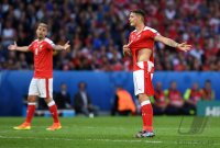 Fussball International Europameisterschaft 2016: Granit Xhaka (Schweiz) mit zerrissenem Trikot