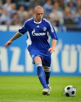 Fussball 1. Bundesliga, FC Schalke 04: PANDER Einzelaktion am Ball