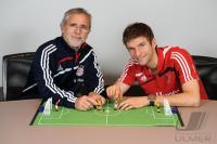 Fussball 1. Bundesliga : Gerd Mueller mit Thomas Mueller , FC Bayern Muenchen